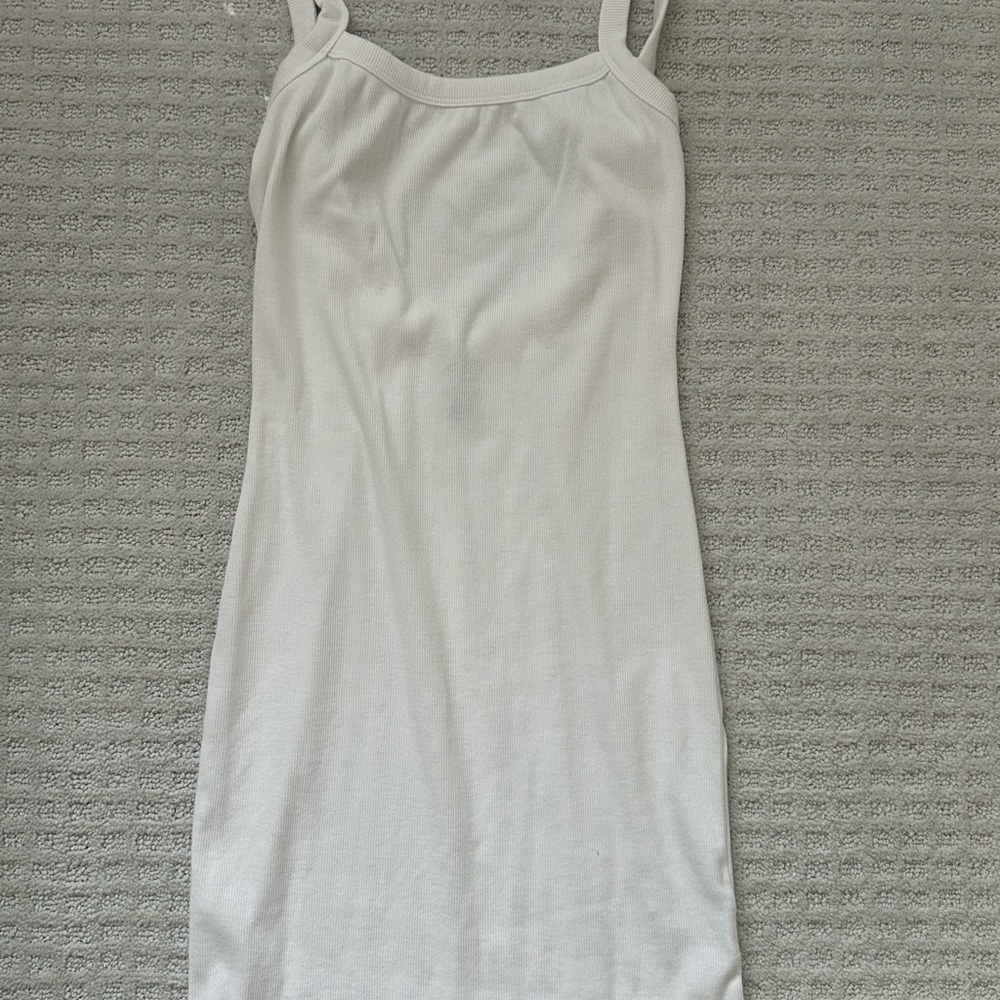Elegant White Sleeveless Dress